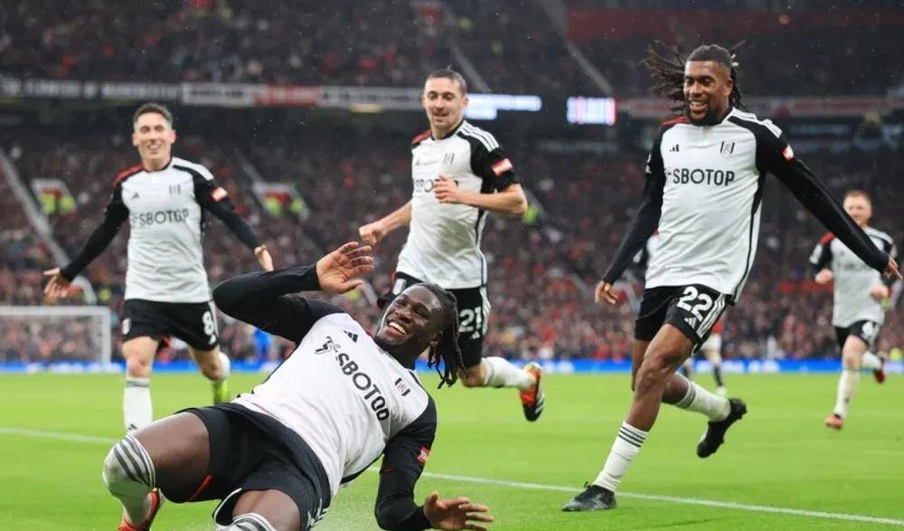 曼联绝杀AC米兰，加维点燃赛场