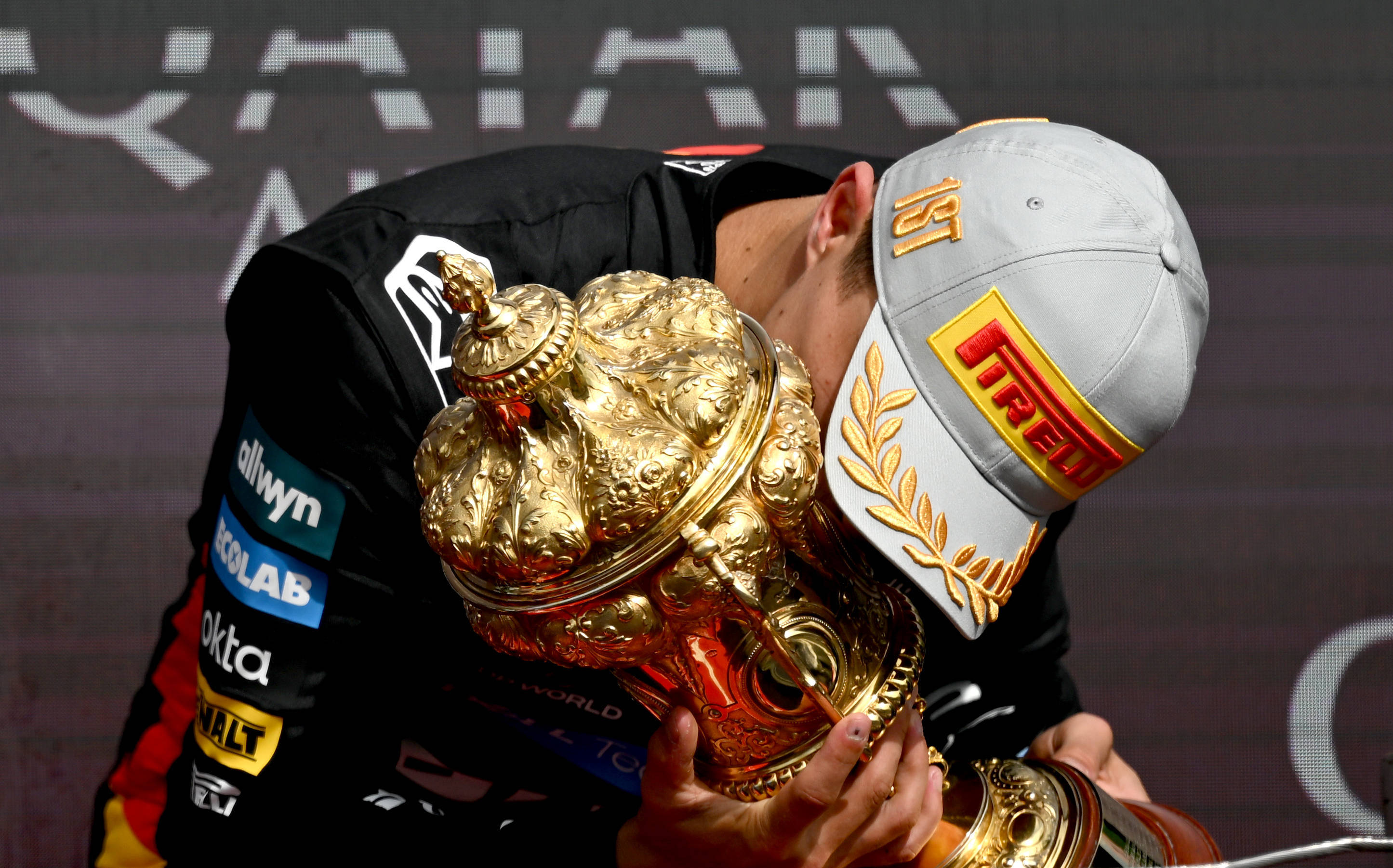 红牛二队逆转索伯车队，皮亚斯特里关键制胜