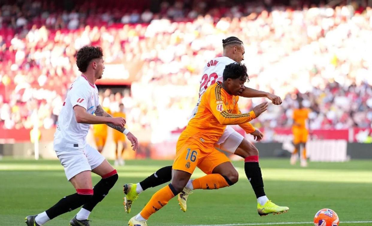 巴萨逆转塞维利亚，凯恩带队取胜