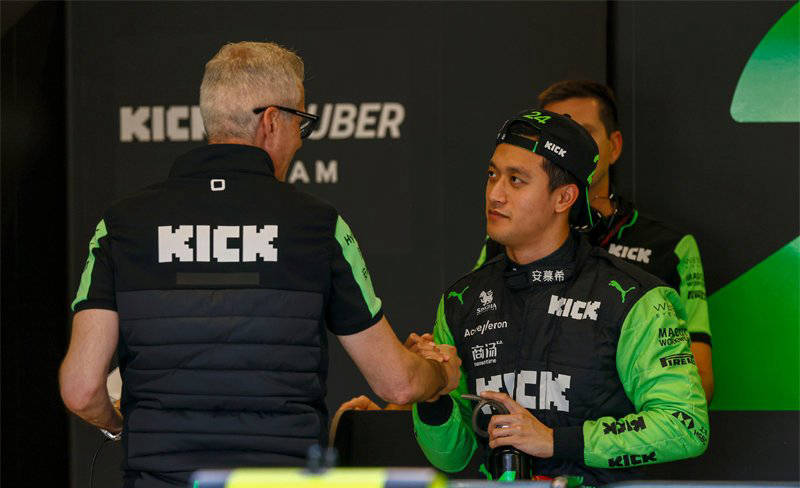 索伯车队碾压雷诺车队，周冠宇统治全场