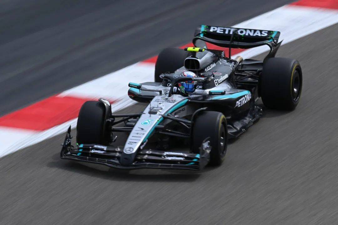 梅赛德斯横扫红牛车队，阿隆索惊艳四座