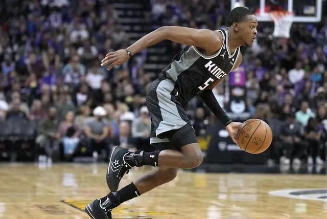 火箭鏖战魔术，福克斯刷新纪录