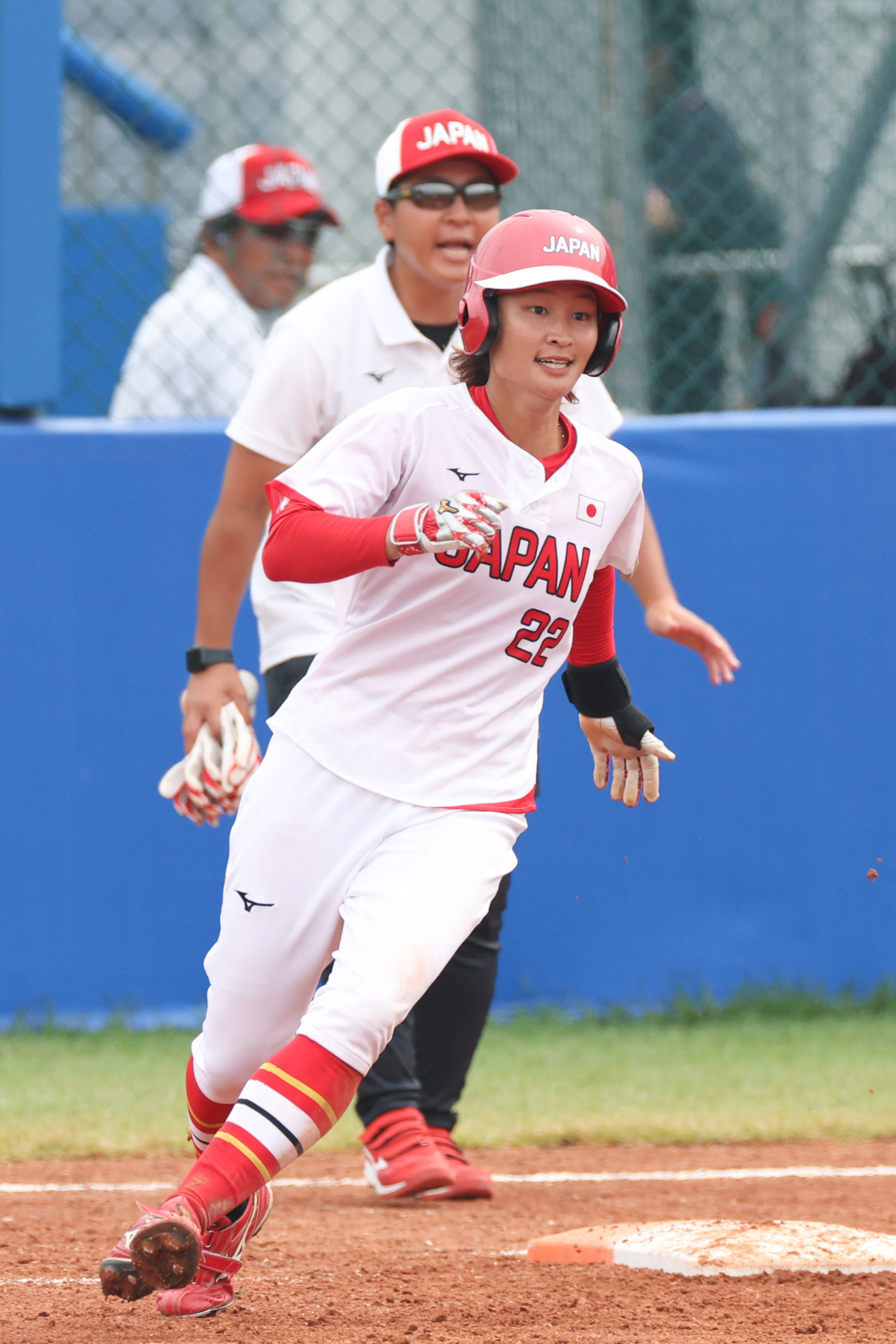 日本队夺得银牌,运动员斩获好成绩 日本队夺得银牌,运动员斩获好成绩