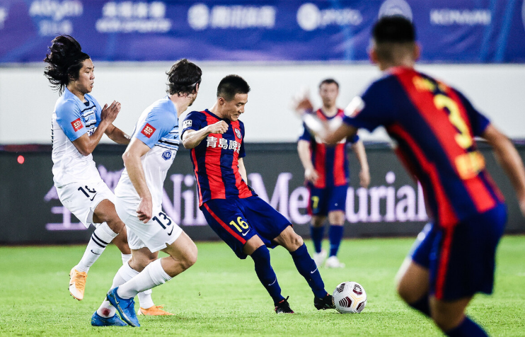 广州队完胜青岛队，麦科勒姆统治全场