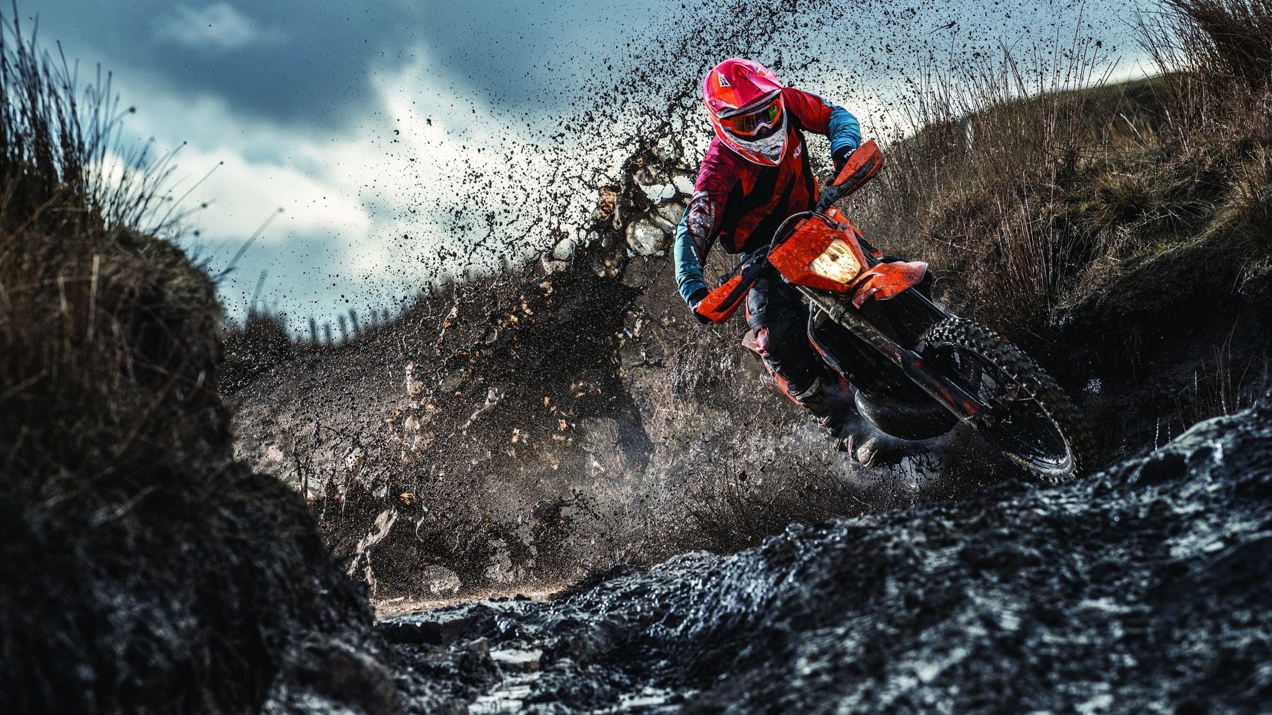 赛道风云,法拉利横扫梅赛德斯,拉塞尔带队逆袭取胜